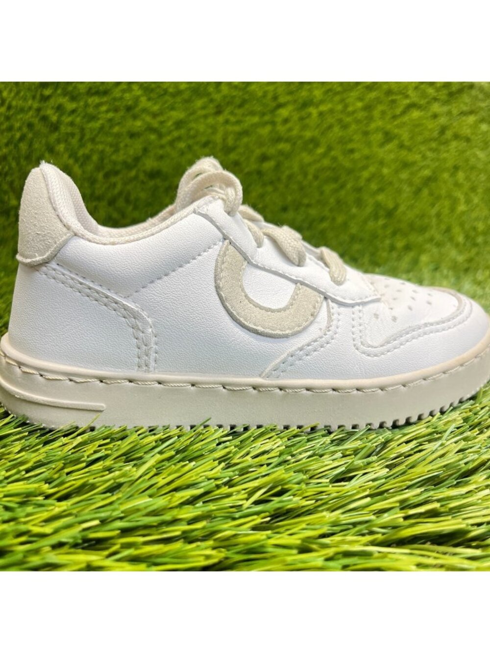 Cienta Boys Size 10.5C White Beige Athletic Running Leather Shoes Sneakers